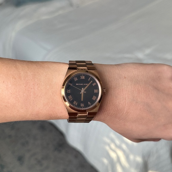 Michael Kors Rose Gold and Black Watch - Picture 1 of 2